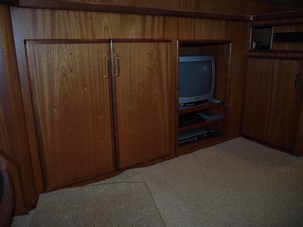 Saloon, Accommodation